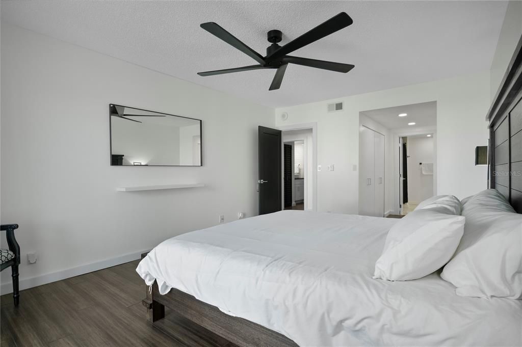 合同活跃: $699,000 (2 贝兹, 2 浴室, 1570 平方英尺)