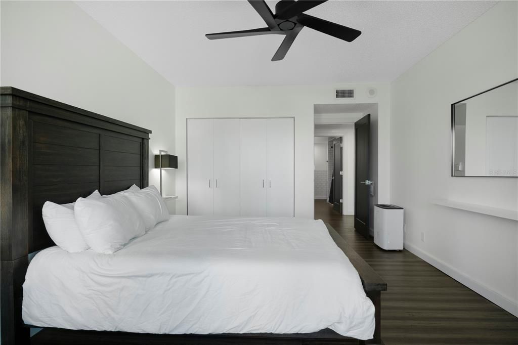 合同活跃: $699,000 (2 贝兹, 2 浴室, 1570 平方英尺)