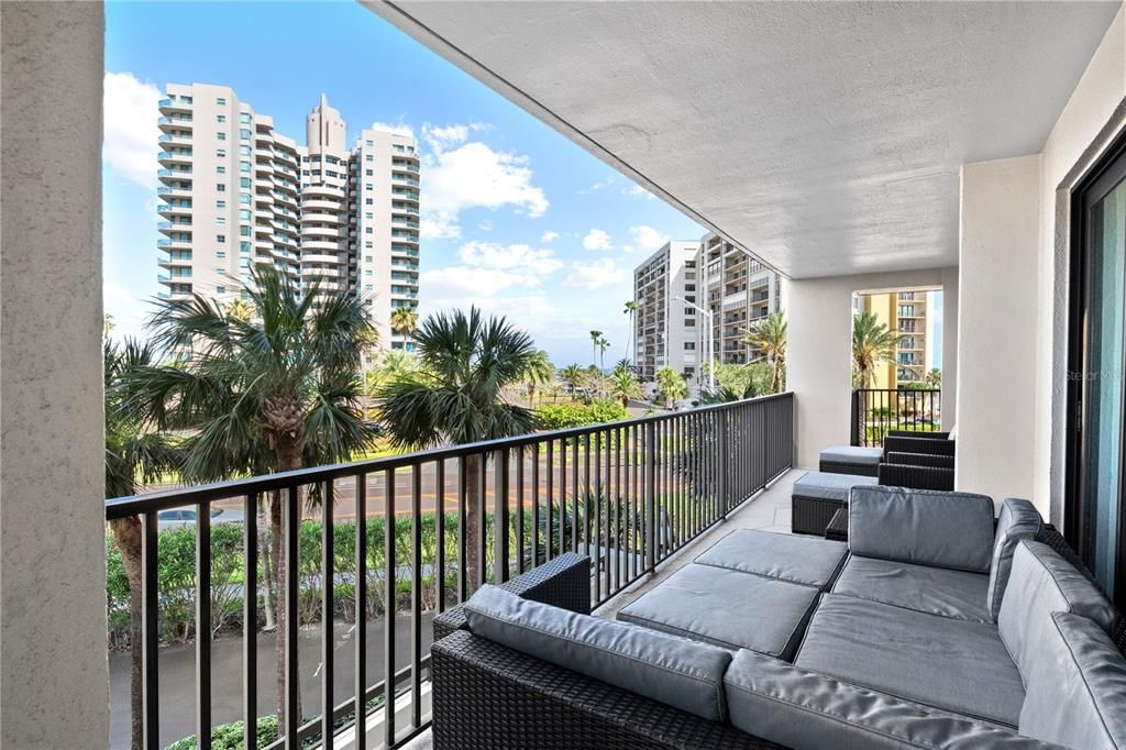 合同活跃: $699,000 (2 贝兹, 2 浴室, 1570 平方英尺)