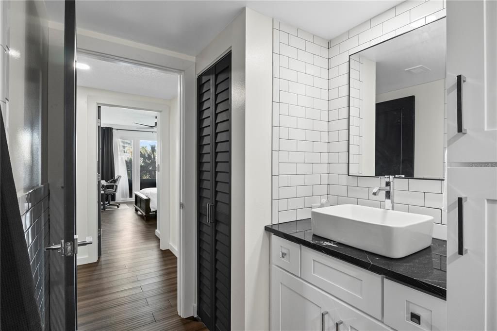 合同活跃: $699,000 (2 贝兹, 2 浴室, 1570 平方英尺)