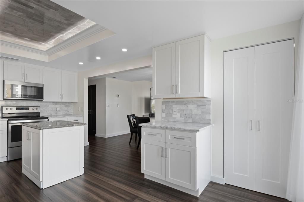 合同活跃: $699,000 (2 贝兹, 2 浴室, 1570 平方英尺)