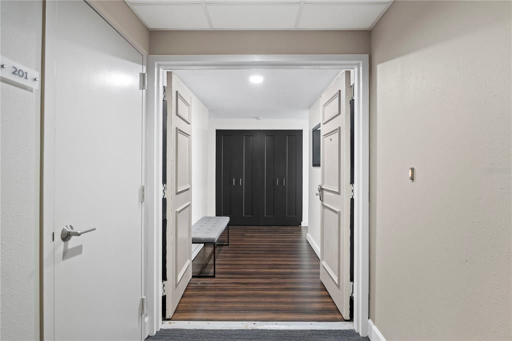 合同活跃: $699,000 (2 贝兹, 2 浴室, 1570 平方英尺)