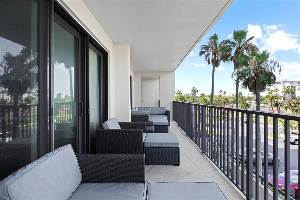 合同活跃: $699,000 (2 贝兹, 2 浴室, 1570 平方英尺)