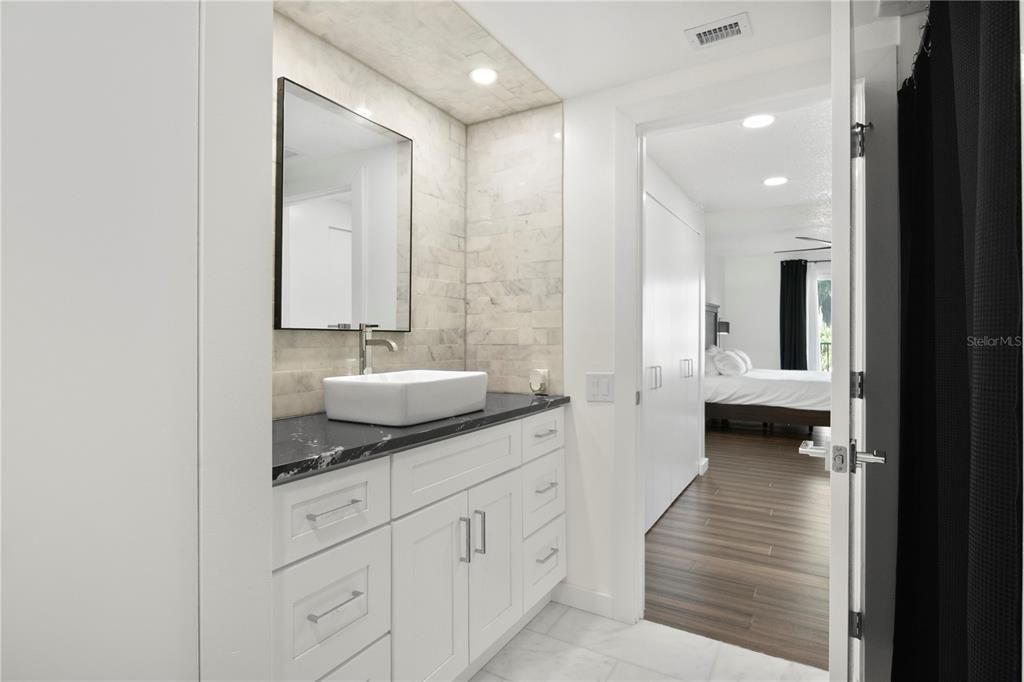 合同活跃: $699,000 (2 贝兹, 2 浴室, 1570 平方英尺)