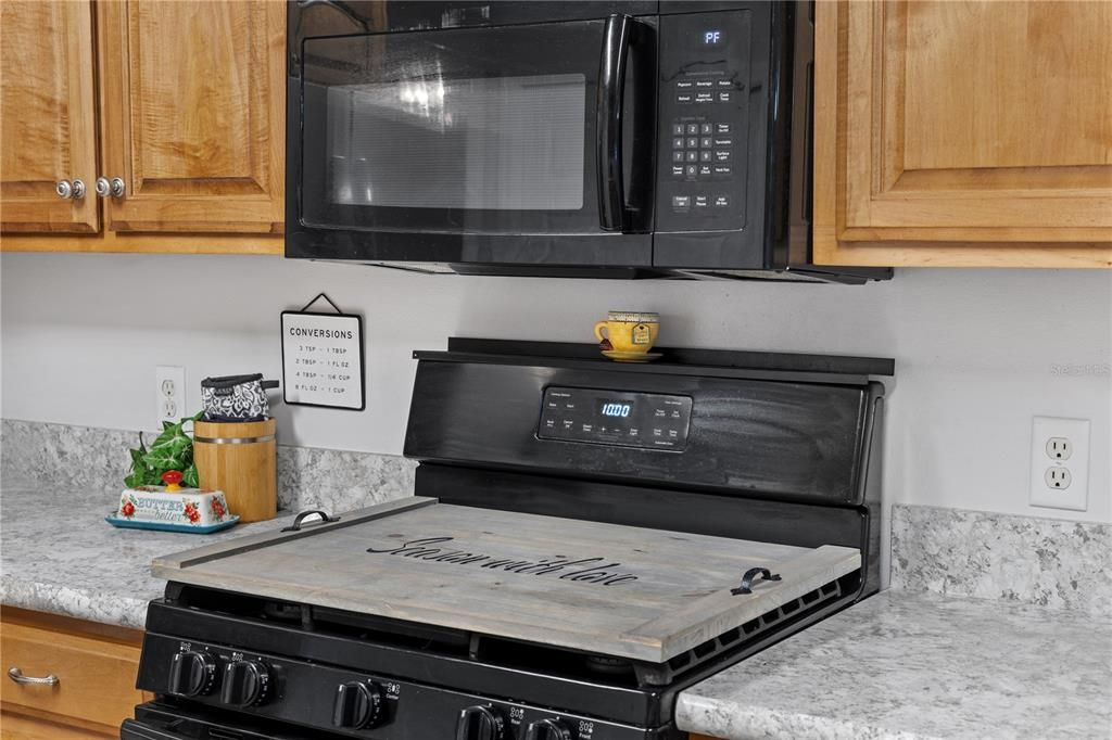 Active With Contract: $475,000 (5 beds, 4 baths, 3210 Square Feet)