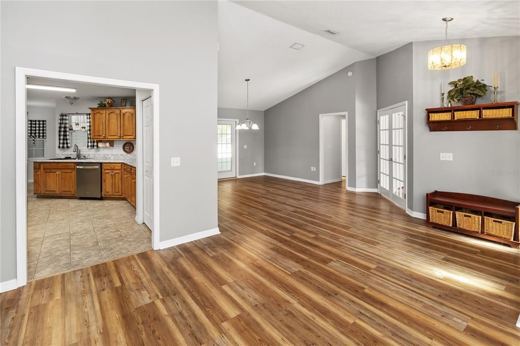 Active With Contract: $475,000 (5 beds, 4 baths, 3210 Square Feet)