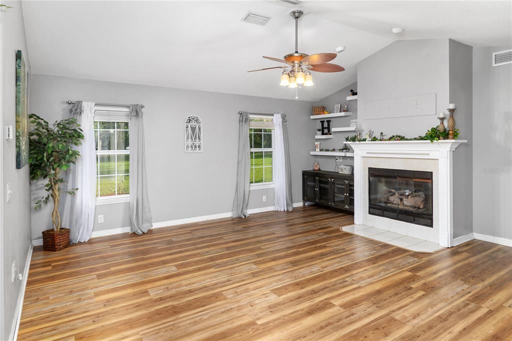 Active With Contract: $475,000 (5 beds, 4 baths, 3210 Square Feet)