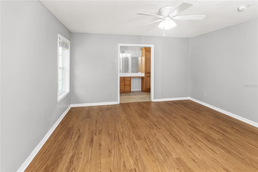 Active With Contract: $475,000 (5 beds, 4 baths, 3210 Square Feet)