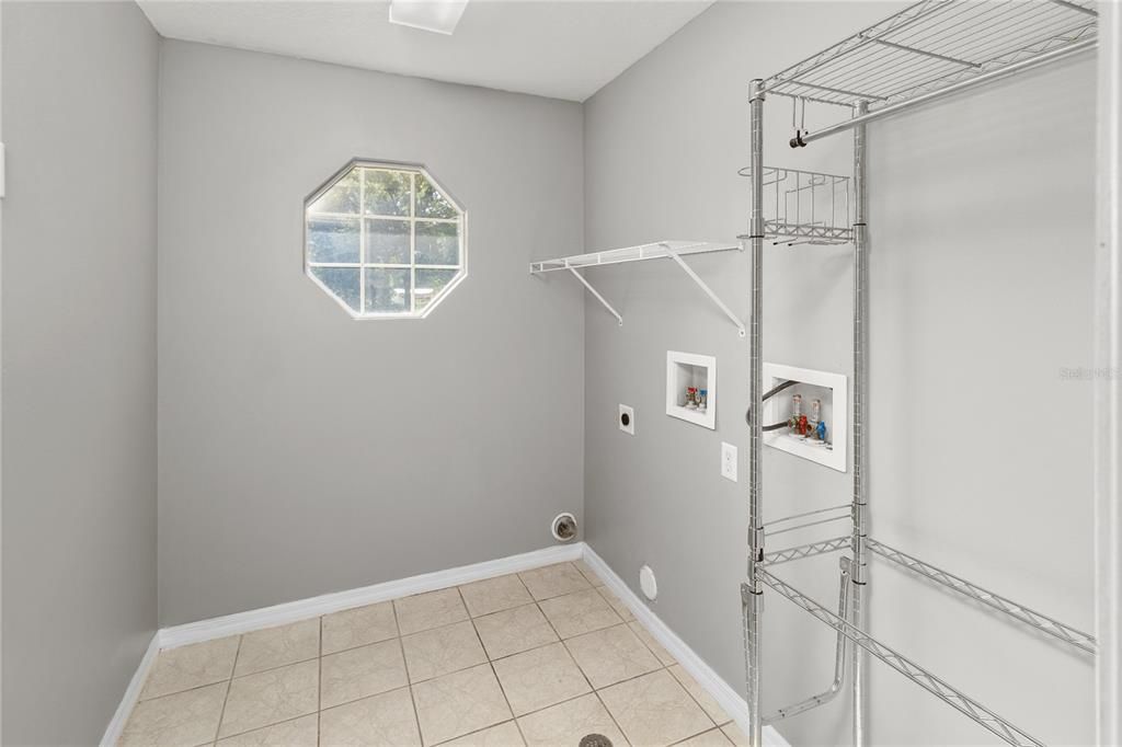 Active With Contract: $475,000 (5 beds, 4 baths, 3210 Square Feet)