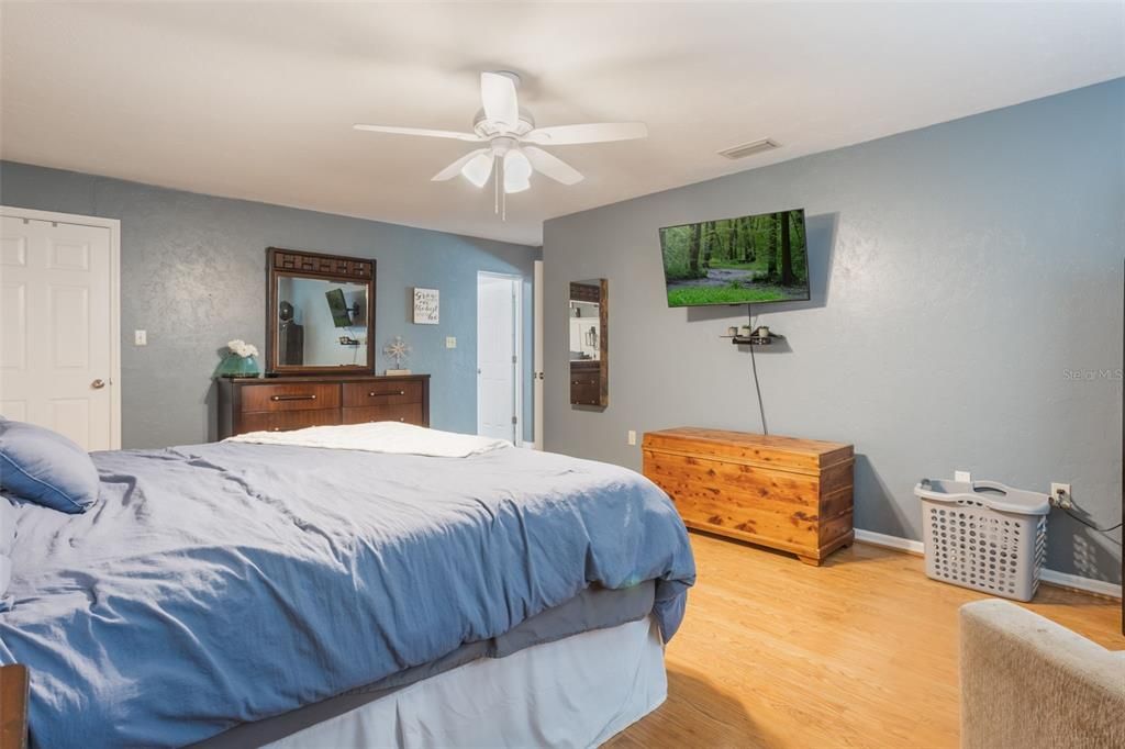 For Sale: $615,000 (3 beds, 2 baths, 2315 Square Feet)