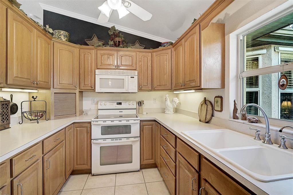 Active With Contract: $524,000 (2 beds, 2 baths, 1536 Square Feet)