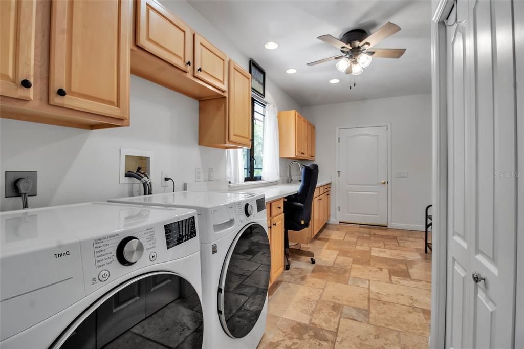 待售: $1,150,000 (3 贝兹, 2 浴室, 2905 平方英尺)