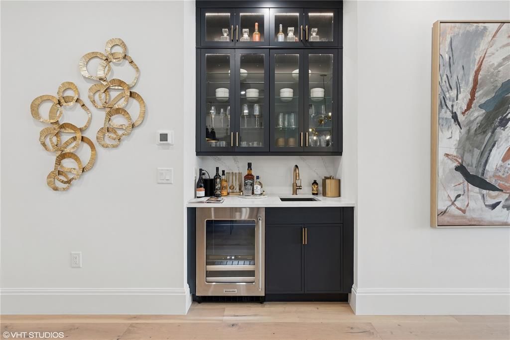 For Sale: $1,350,000 (3 beds, 3 baths, 2369 Square Feet)