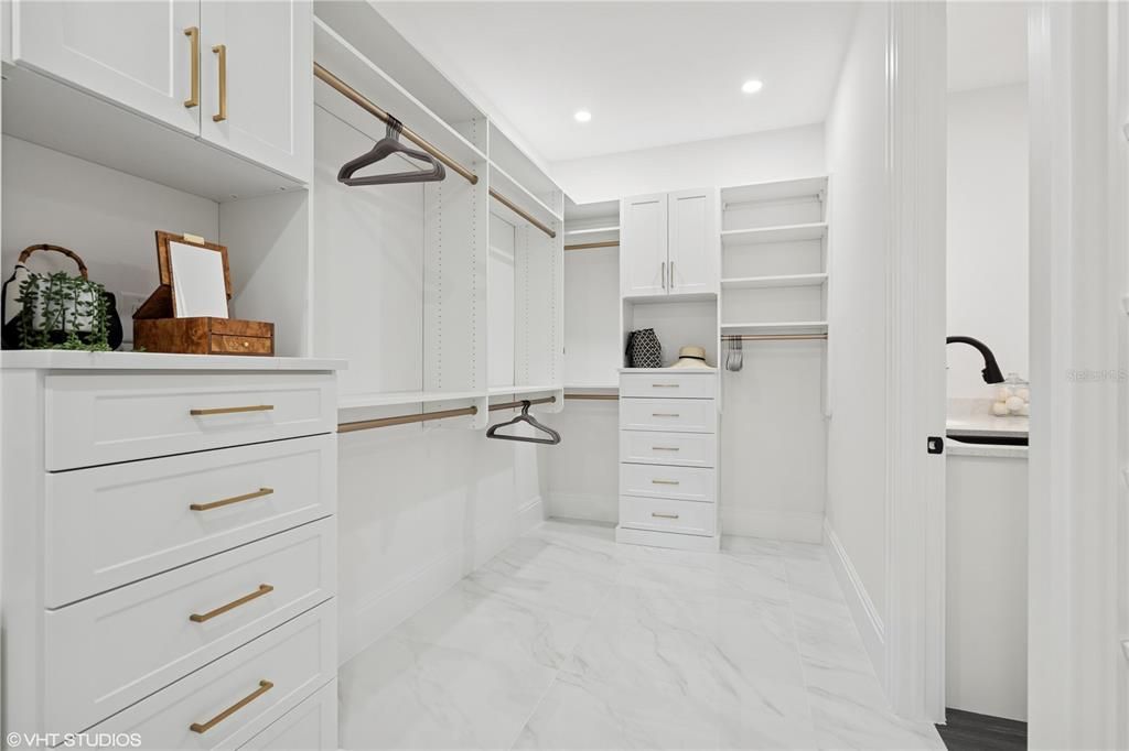 For Sale: $1,350,000 (3 beds, 3 baths, 2369 Square Feet)