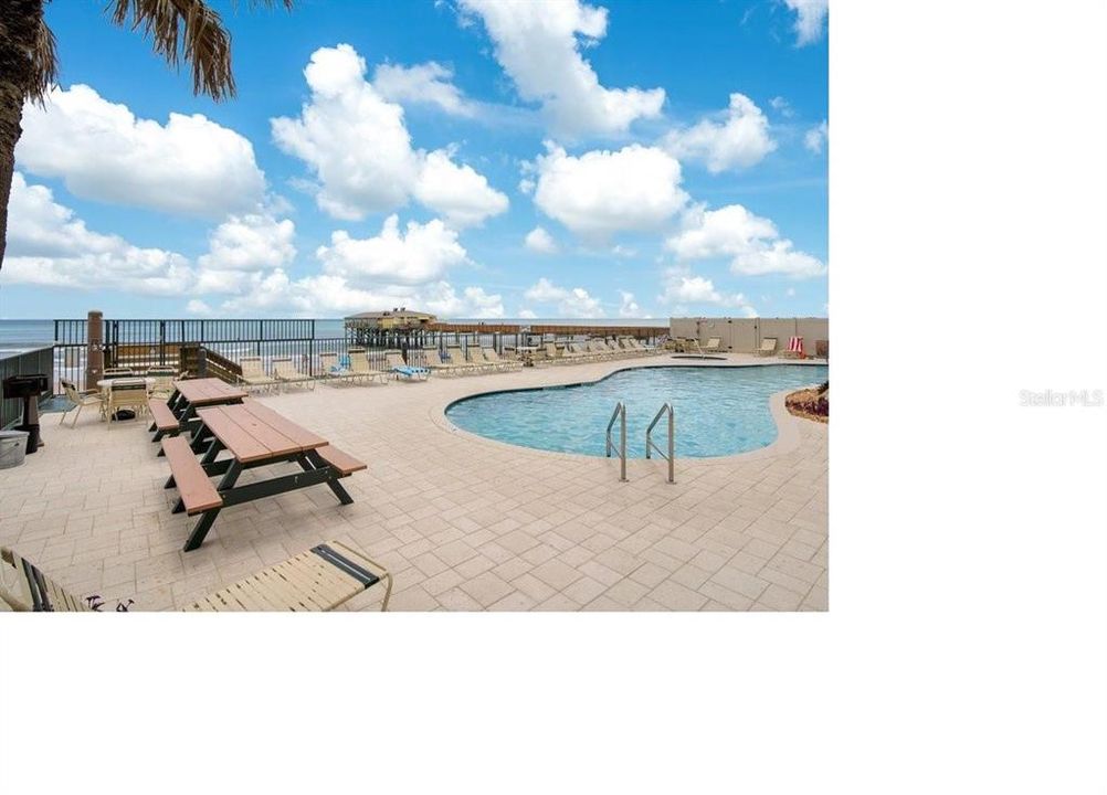 Active With Contract: $199,000 (1 beds, 1 baths, 600 Square Feet)