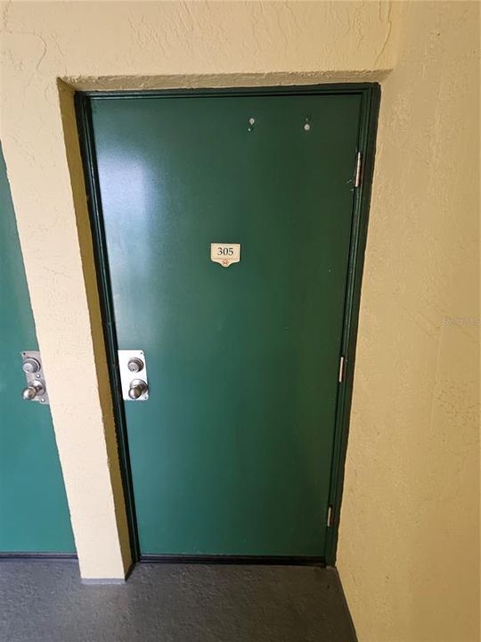 Active With Contract: $199,000 (1 beds, 1 baths, 600 Square Feet)