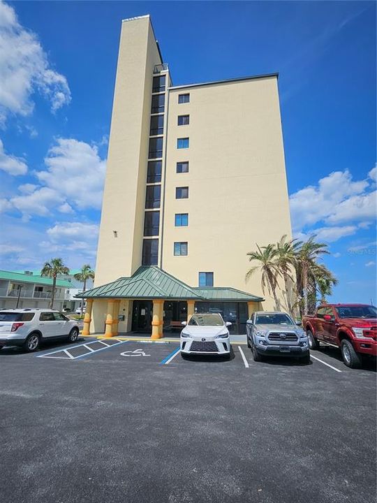 Active With Contract: $199,000 (1 beds, 1 baths, 600 Square Feet)