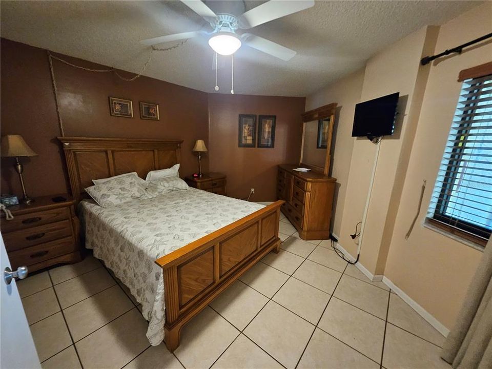 Active With Contract: $199,000 (1 beds, 1 baths, 600 Square Feet)