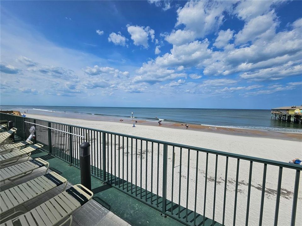 Active With Contract: $199,000 (1 beds, 1 baths, 600 Square Feet)