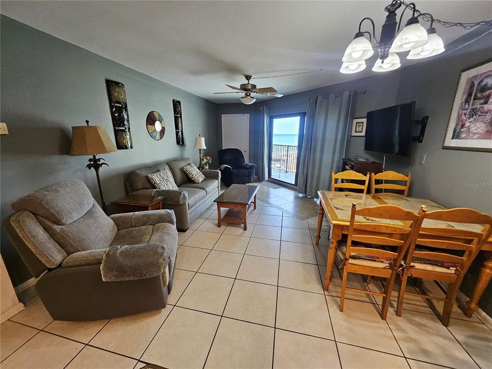 Active With Contract: $199,000 (1 beds, 1 baths, 600 Square Feet)