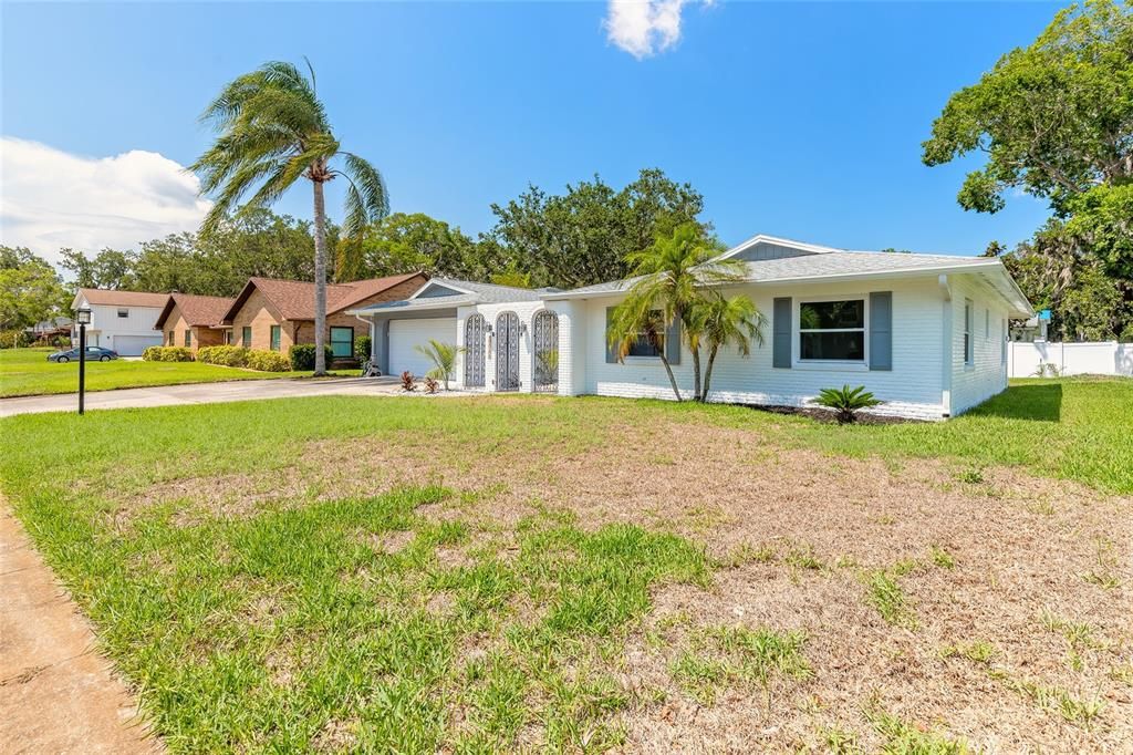 Active With Contract: $334,900 (3 beds, 2 baths, 1751 Square Feet)