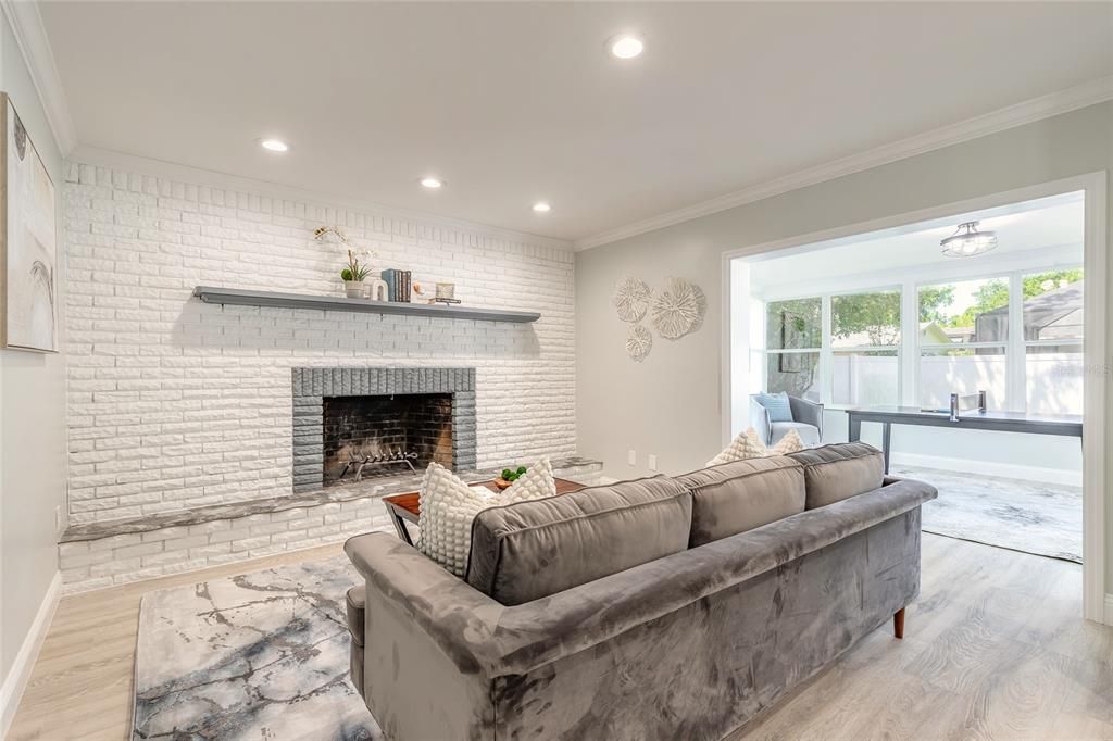 Active With Contract: $334,900 (3 beds, 2 baths, 1751 Square Feet)