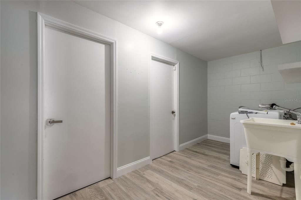 Active With Contract: $334,900 (3 beds, 2 baths, 1751 Square Feet)