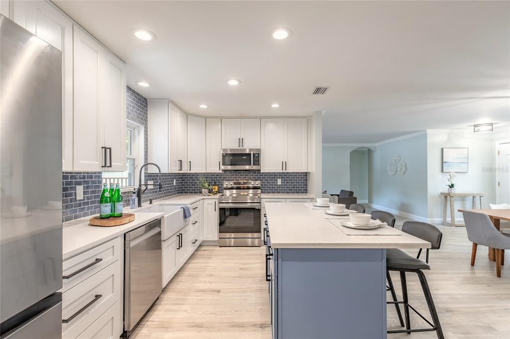 Active With Contract: $334,900 (3 beds, 2 baths, 1751 Square Feet)