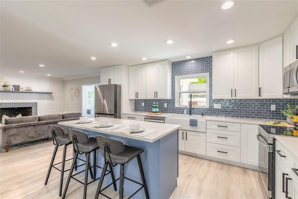 Active With Contract: $334,900 (3 beds, 2 baths, 1751 Square Feet)