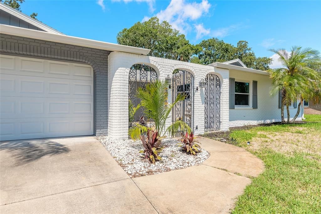 Active With Contract: $334,900 (3 beds, 2 baths, 1751 Square Feet)