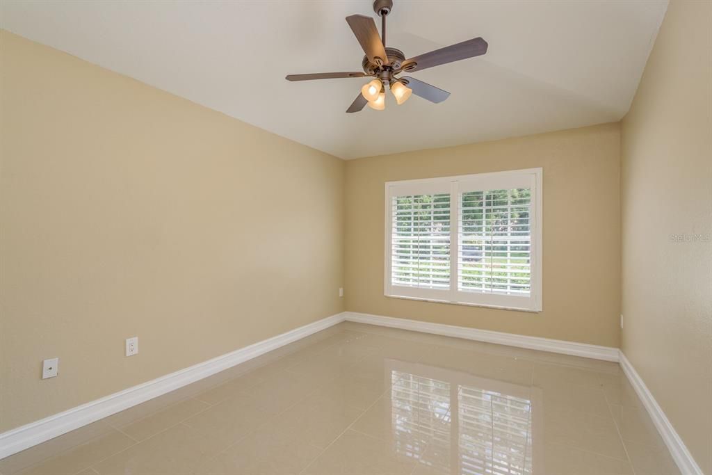 Activo con contrato: $899,900 (5 camas, 4 baños, 4006 Pies cuadrados)