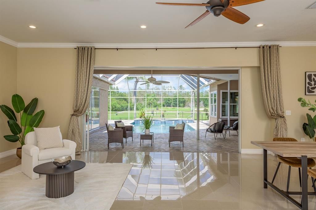 Activo con contrato: $899,900 (5 camas, 4 baños, 4006 Pies cuadrados)