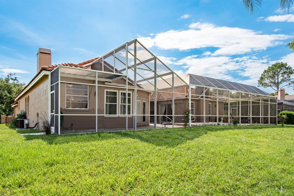 Activo con contrato: $899,900 (5 camas, 4 baños, 4006 Pies cuadrados)