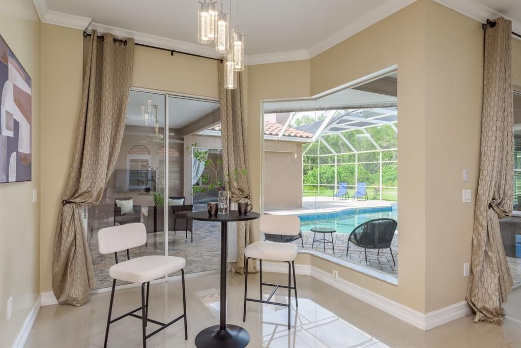 Activo con contrato: $899,900 (5 camas, 4 baños, 4006 Pies cuadrados)