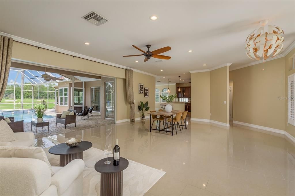 Activo con contrato: $899,900 (5 camas, 4 baños, 4006 Pies cuadrados)