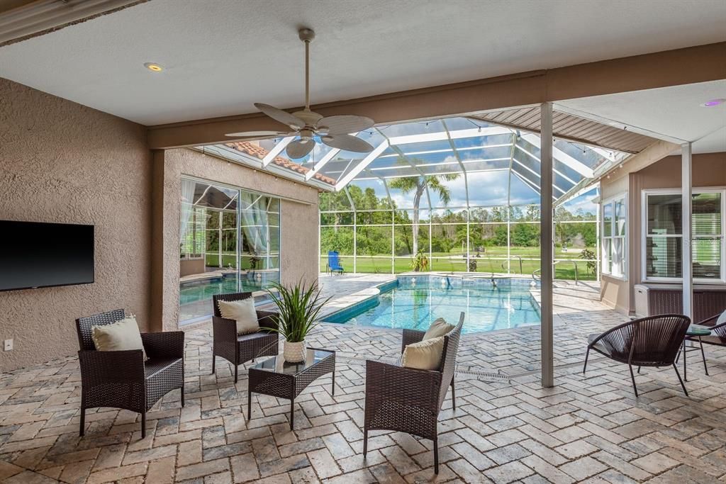 Activo con contrato: $899,900 (5 camas, 4 baños, 4006 Pies cuadrados)