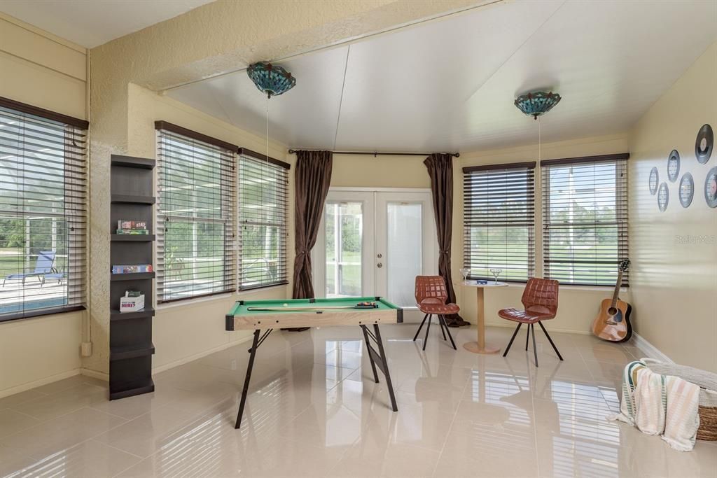 Activo con contrato: $899,900 (5 camas, 4 baños, 4006 Pies cuadrados)