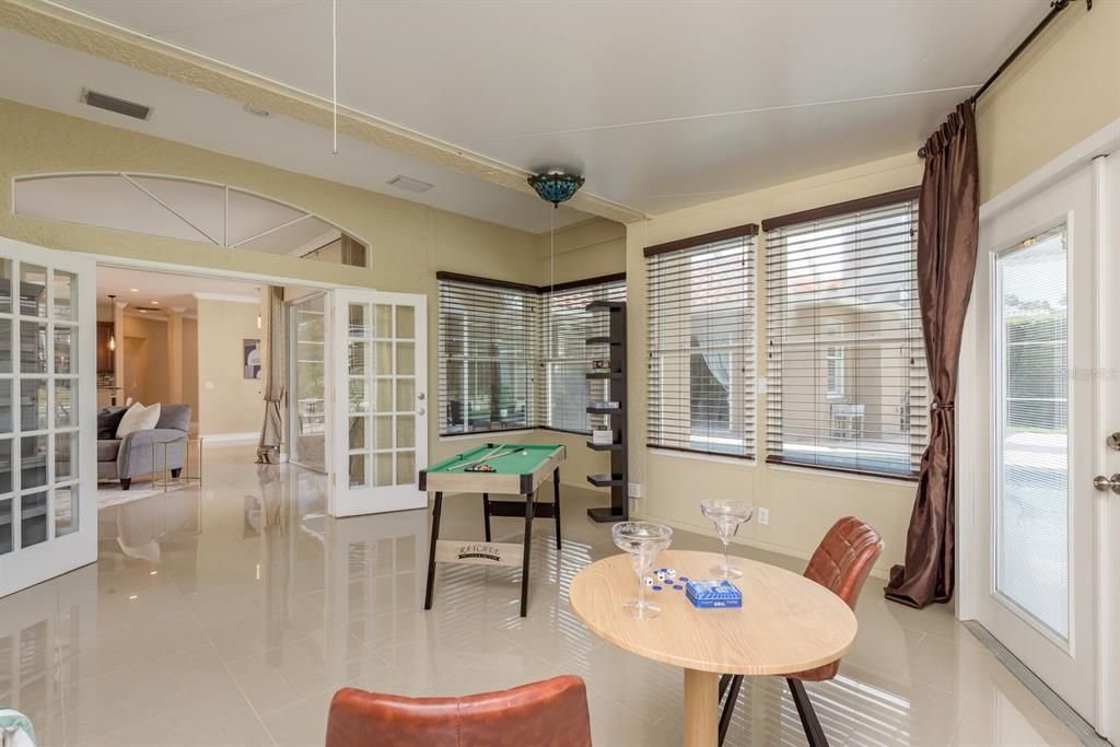 Activo con contrato: $899,900 (5 camas, 4 baños, 4006 Pies cuadrados)