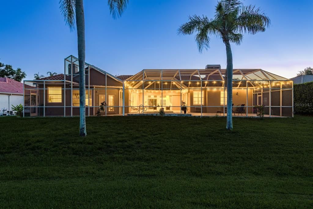 Activo con contrato: $899,900 (5 camas, 4 baños, 4006 Pies cuadrados)