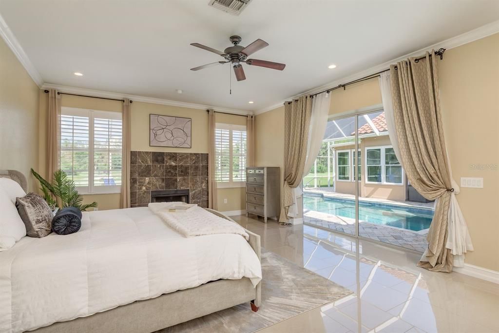 Activo con contrato: $899,900 (5 camas, 4 baños, 4006 Pies cuadrados)