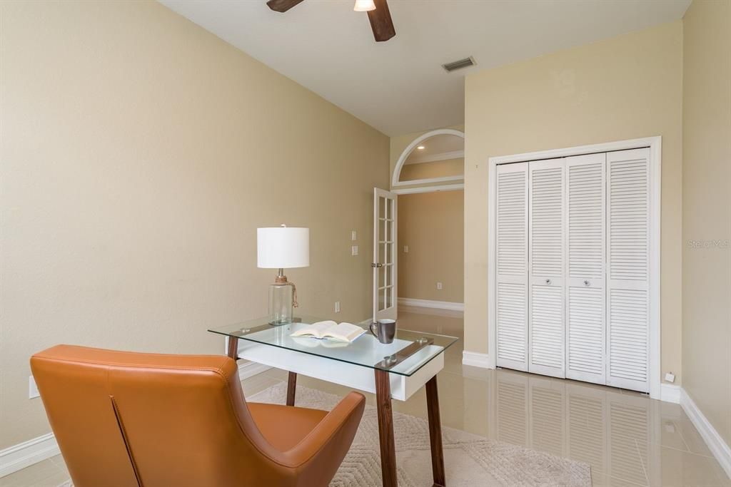 Activo con contrato: $899,900 (5 camas, 4 baños, 4006 Pies cuadrados)