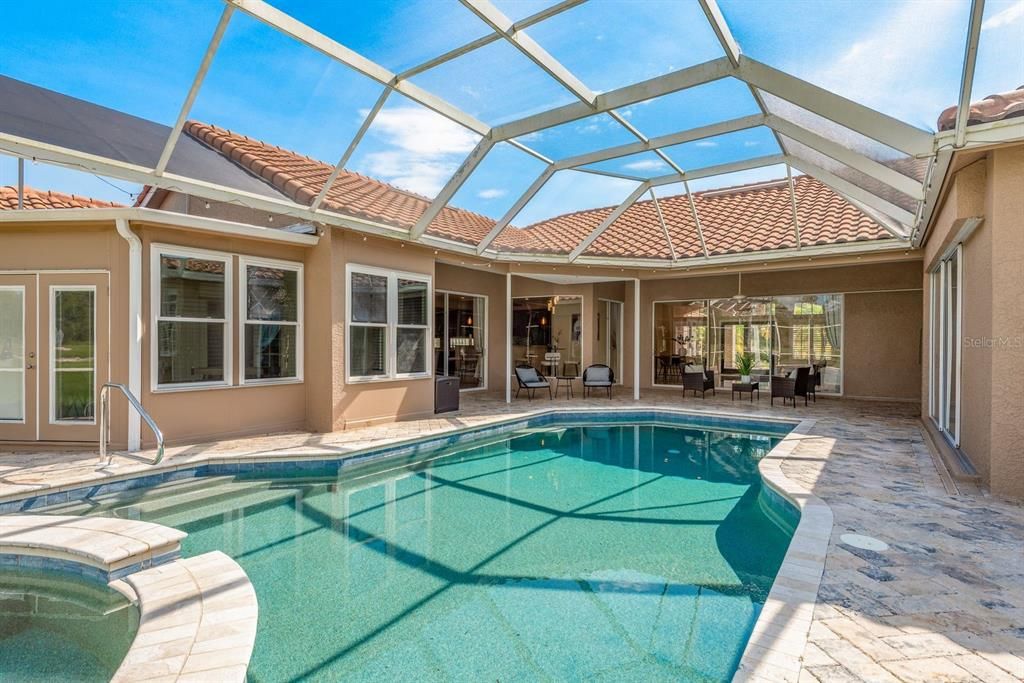 Activo con contrato: $899,900 (5 camas, 4 baños, 4006 Pies cuadrados)