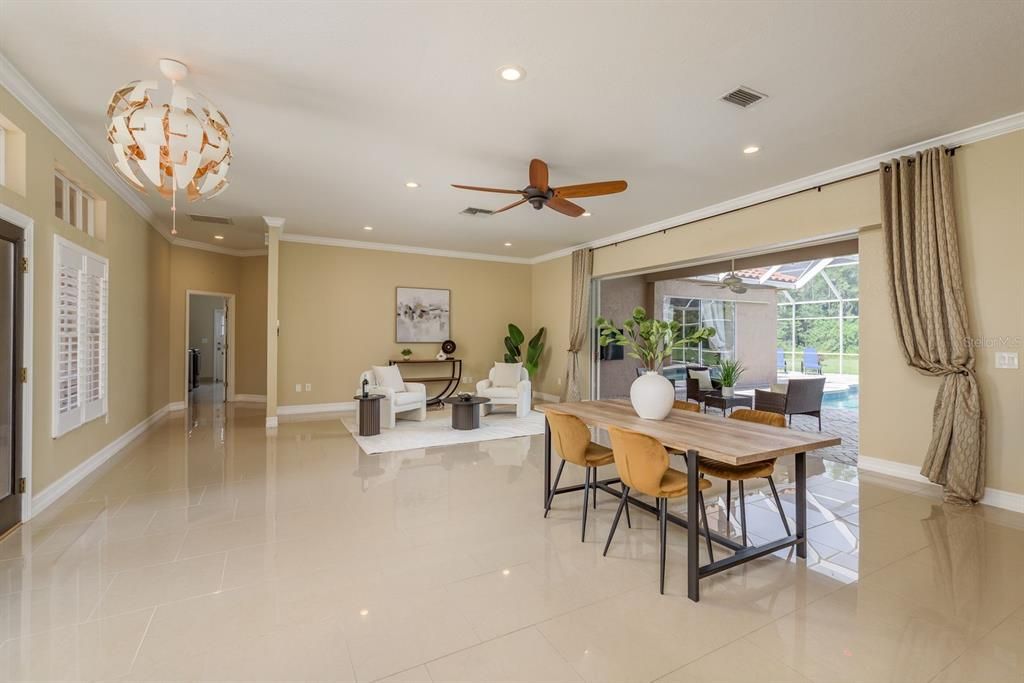 Activo con contrato: $899,900 (5 camas, 4 baños, 4006 Pies cuadrados)