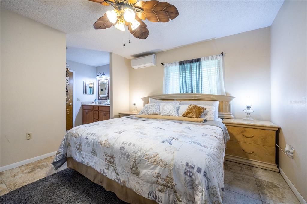 待售: $365,000 (4 贝兹, 2 浴室, 1764 平方英尺)