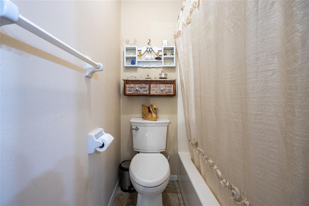 待售: $365,000 (4 贝兹, 2 浴室, 1764 平方英尺)