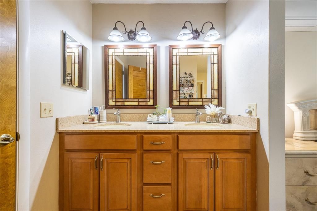 待售: $365,000 (4 贝兹, 2 浴室, 1764 平方英尺)