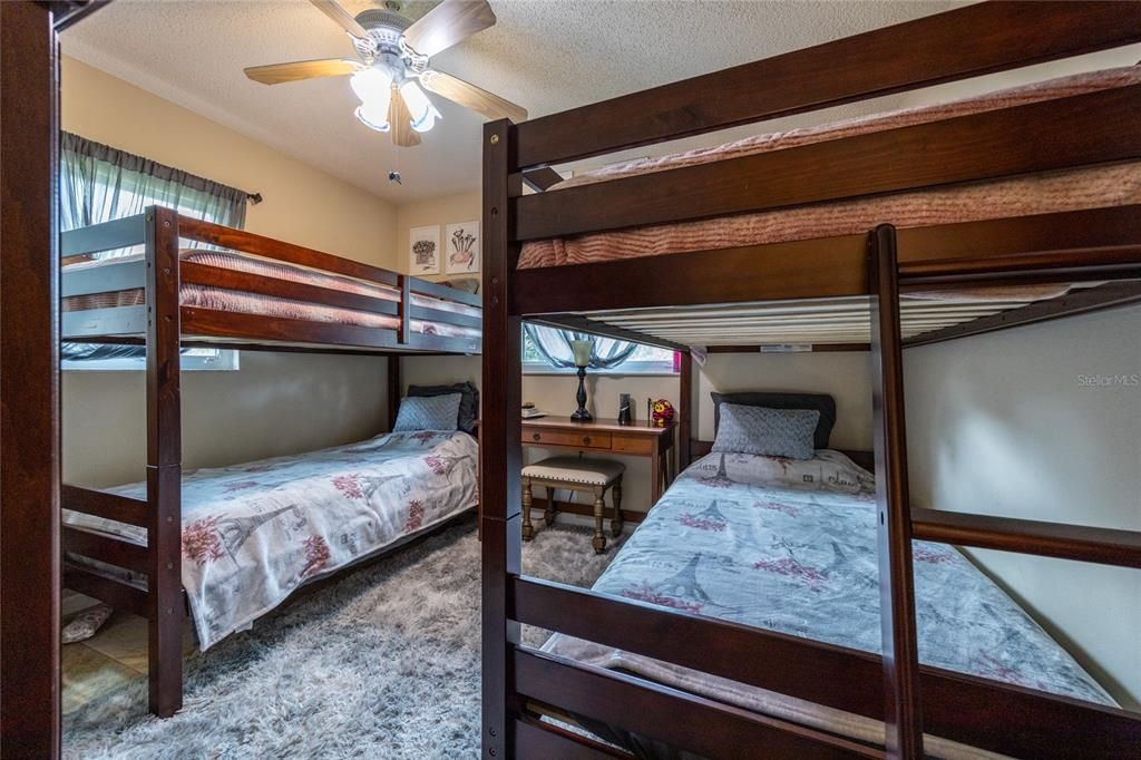 待售: $365,000 (4 贝兹, 2 浴室, 1764 平方英尺)