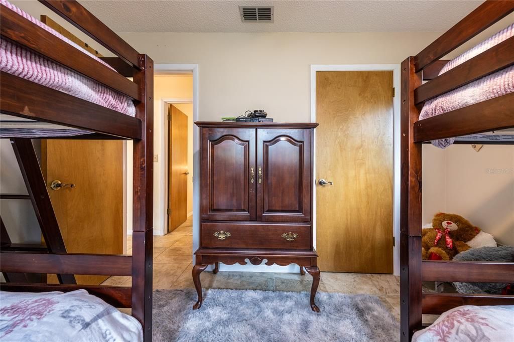 待售: $365,000 (4 贝兹, 2 浴室, 1764 平方英尺)