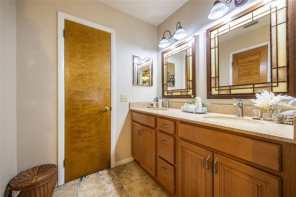 待售: $365,000 (4 贝兹, 2 浴室, 1764 平方英尺)