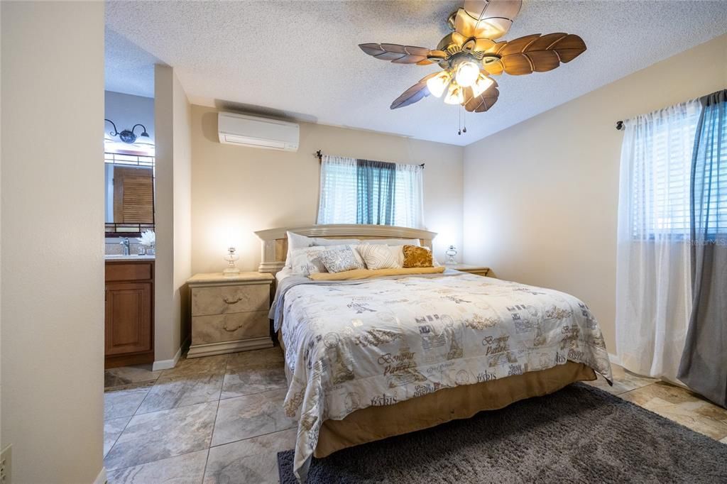 待售: $365,000 (4 贝兹, 2 浴室, 1764 平方英尺)